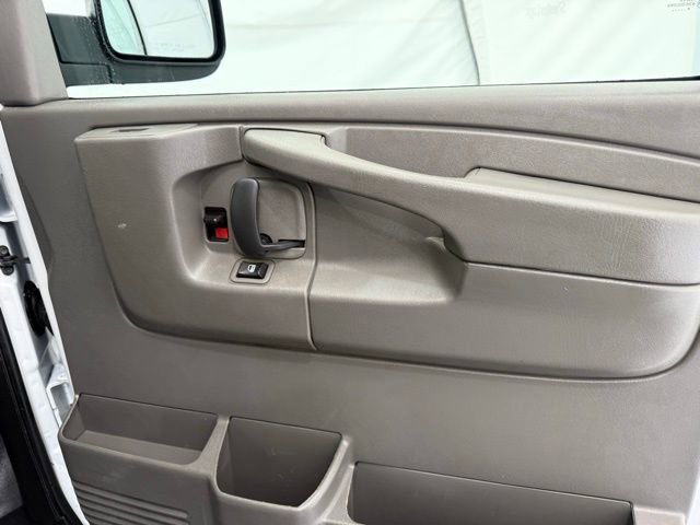 Used 2015 Chevrolet Express 2500 image 17