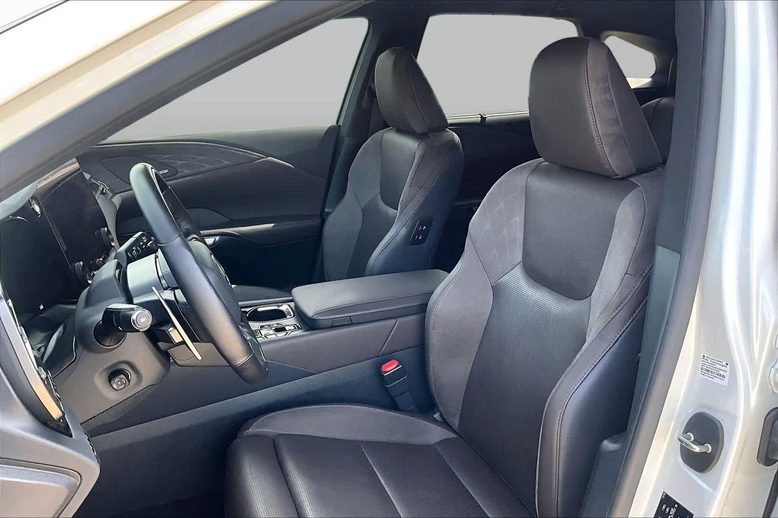 Certified 2026 Lexus RX 450h AWD w/ Convenience Package image 8