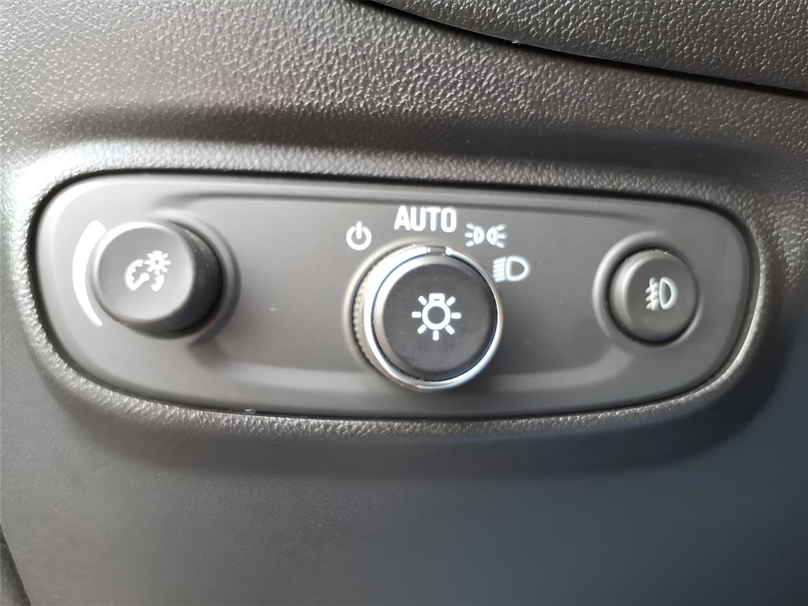 Used 2020 Chevrolet Equinox LT image 18