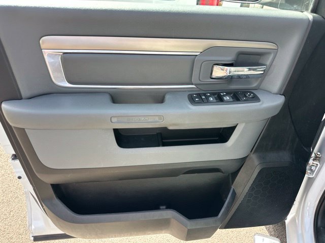 Used 2017 RAM 1500 Classic SLT w/ SLT Plus D←cor Group AWD/4WD image 28
