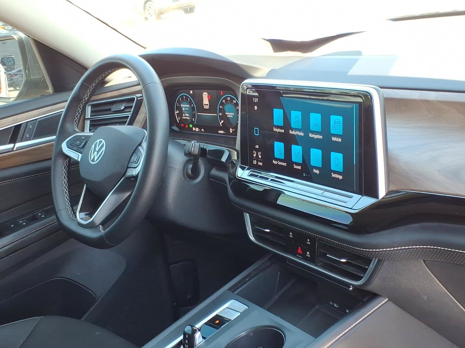 Certified 2024 Volkswagen Atlas SE AWD/4WD image 12