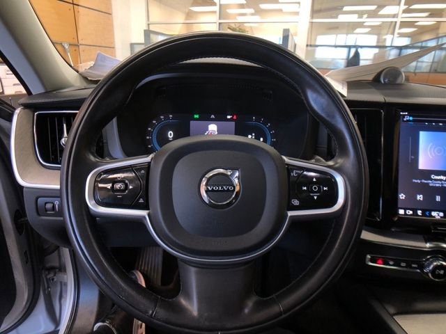 Used 2022 Volvo XC60 B5 Inscription image 13