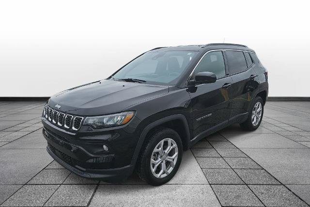 Used 2024 Jeep Compass Latitude AWD/4WD image 1