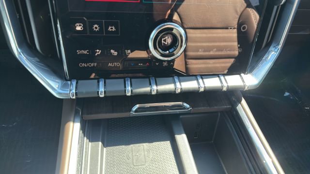 New 2026 GMC Acadia Denali Ultimate w/ LPO, Floor Liner Package AWD/4WD image 23