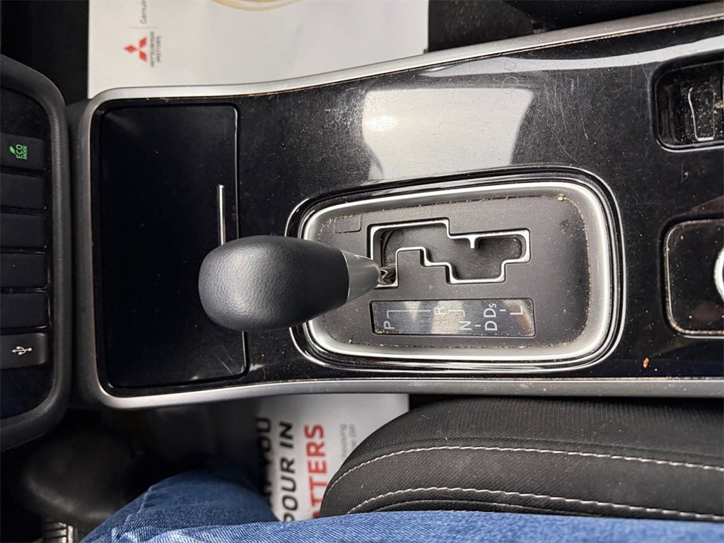 Used 2020 Mitsubishi Outlander ES image 20