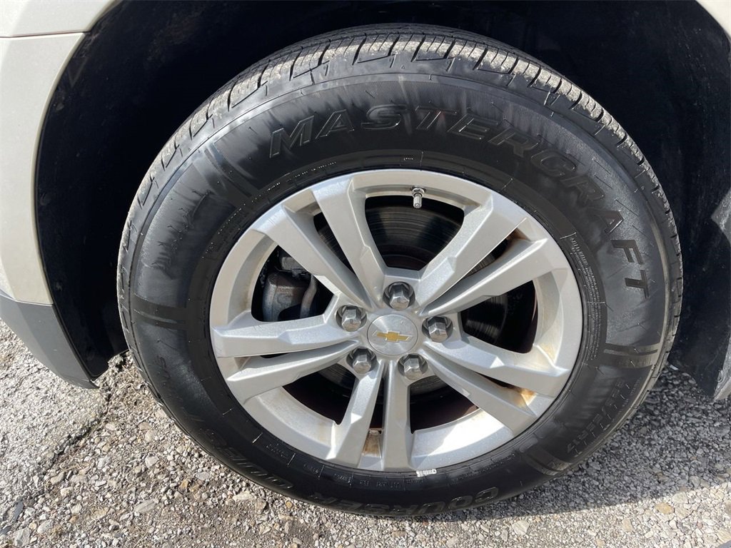 Used 2015 Chevrolet Equinox LS image 2