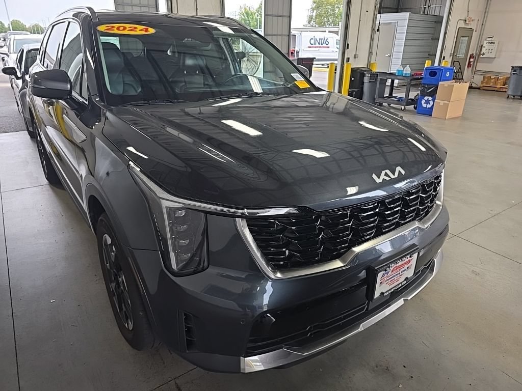 Used 2024 Kia Sorento S AWD/4WD image 1