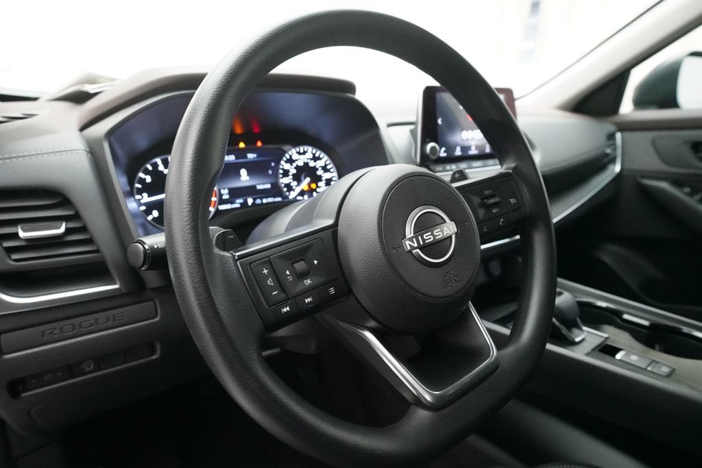 Used 2023 Nissan Rogue S AWD/4WD image 8