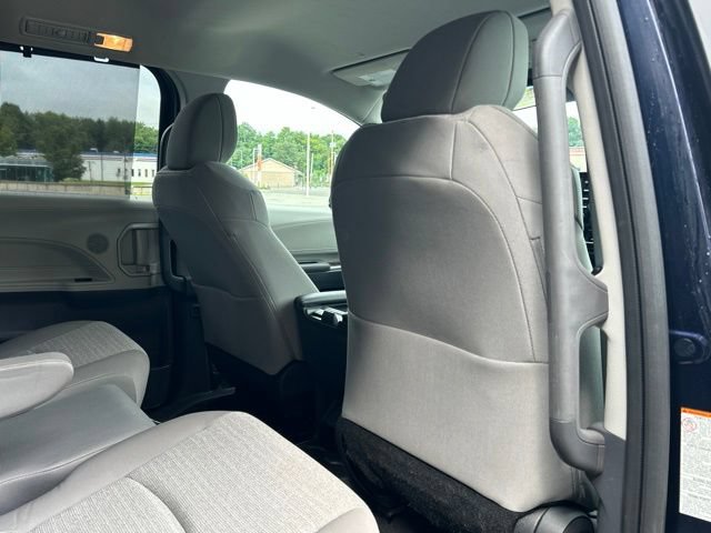 Certified 2023 Toyota Sienna LE FWD image 37