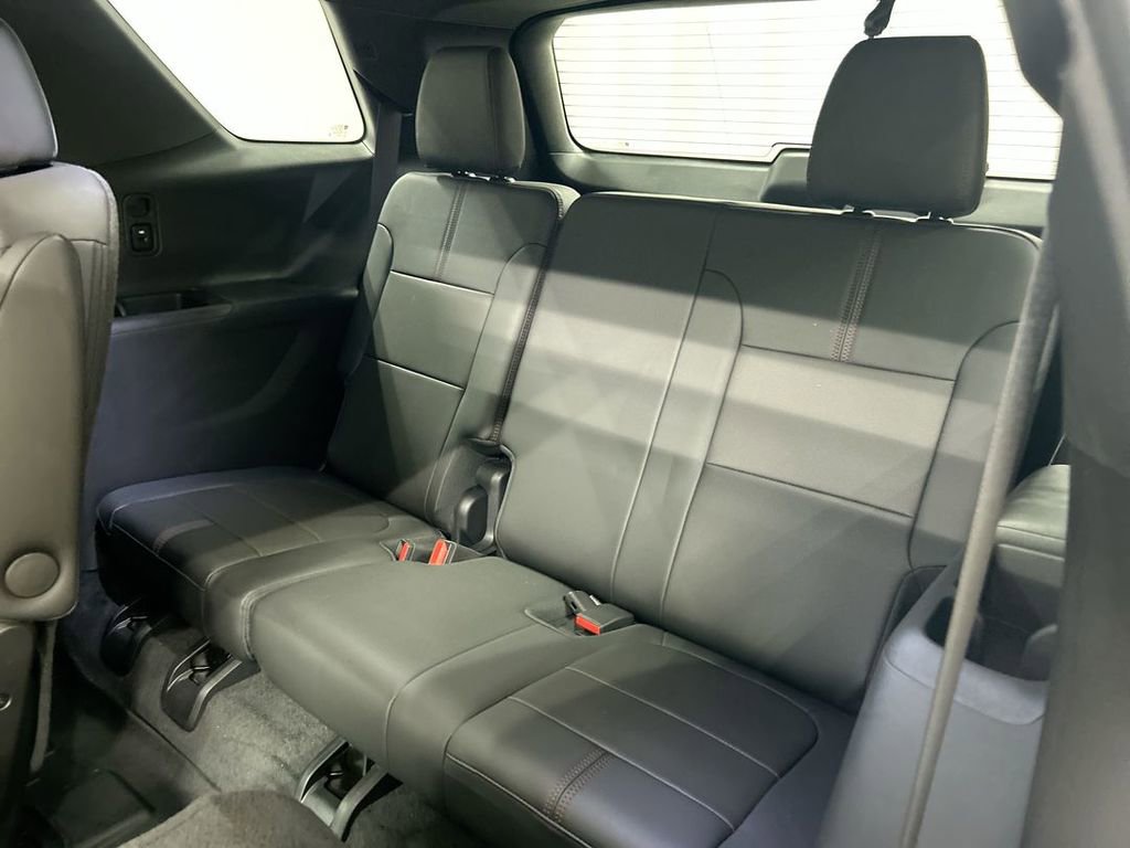 Certified 2023 Chevrolet Traverse RS image 22