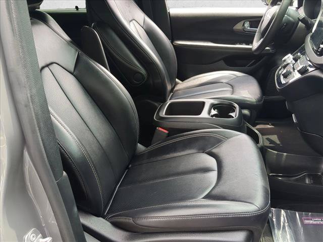 Used 2025 Chrysler Pacifica Select FWD image 20