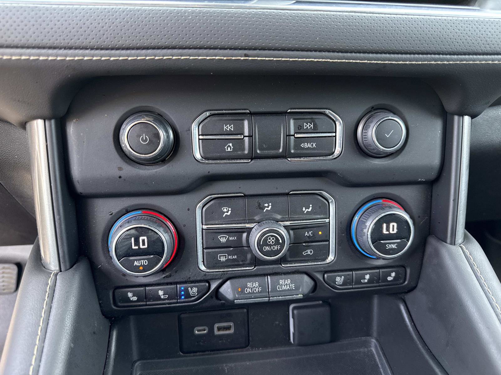 Used 2023 Chevrolet Tahoe Premier AWD/4WD image 26