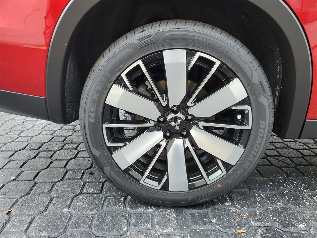 New 2025 Mitsubishi Outlander SE image 8