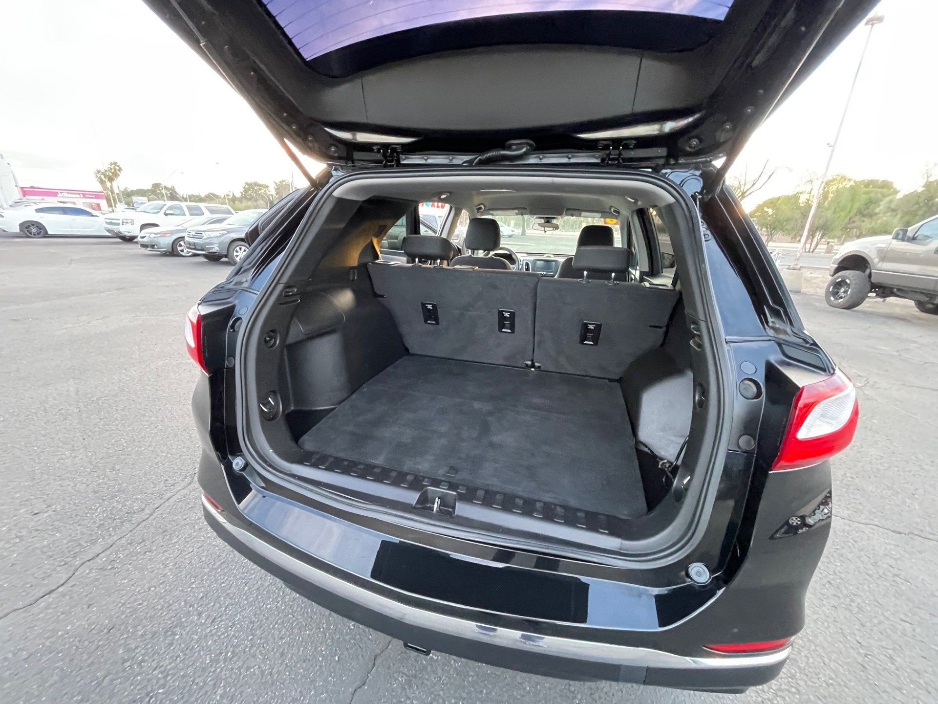 Used 2018 Chevrolet Equinox LT FWD image 23