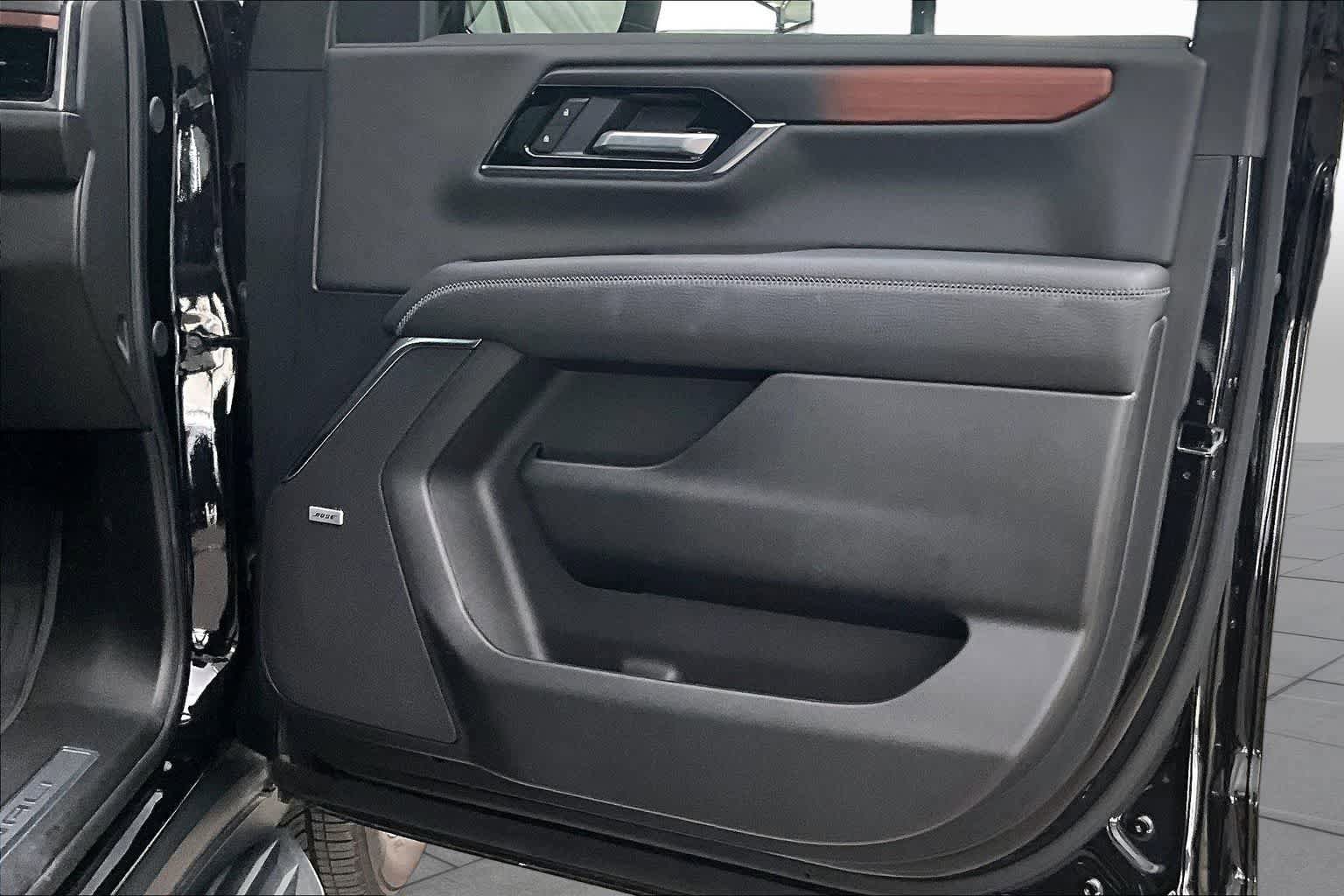 Used 2026 GMC Yukon Denali AWD/4WD image 23