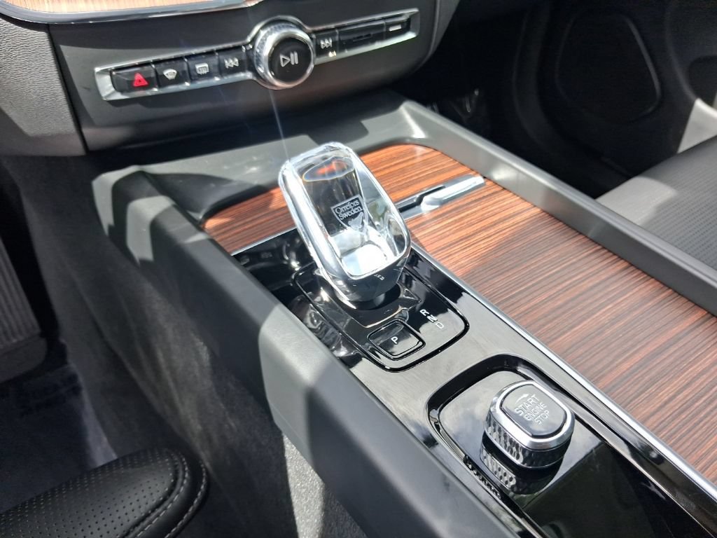 Certified 2024 Volvo XC60 T8 Ultimate AWD/4WD image 22