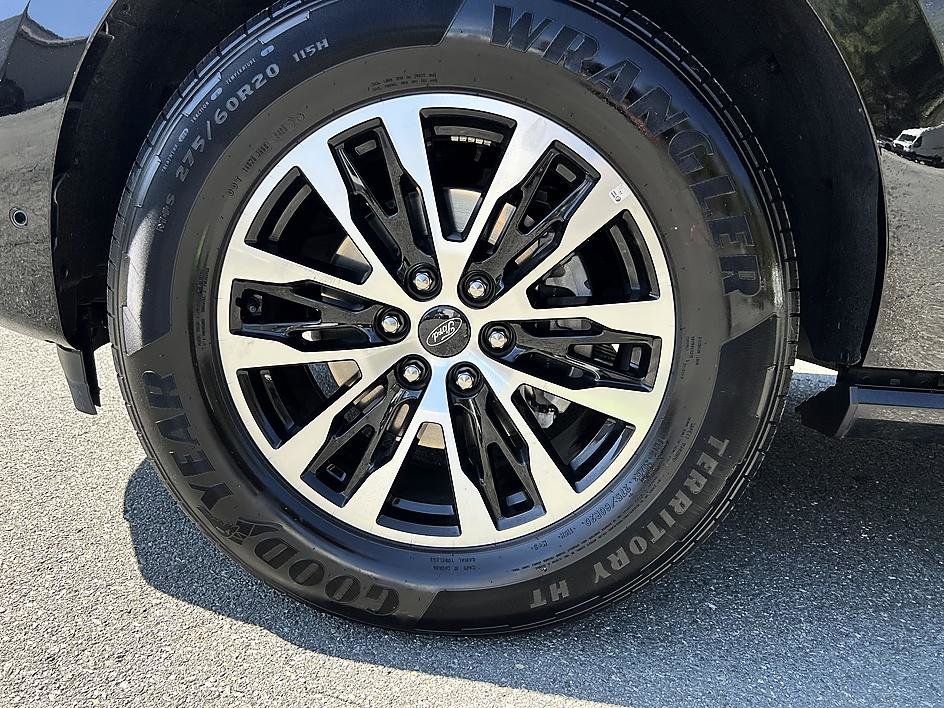 Used 2025 Ford Expedition Max Platinum AWD/4WD image 8