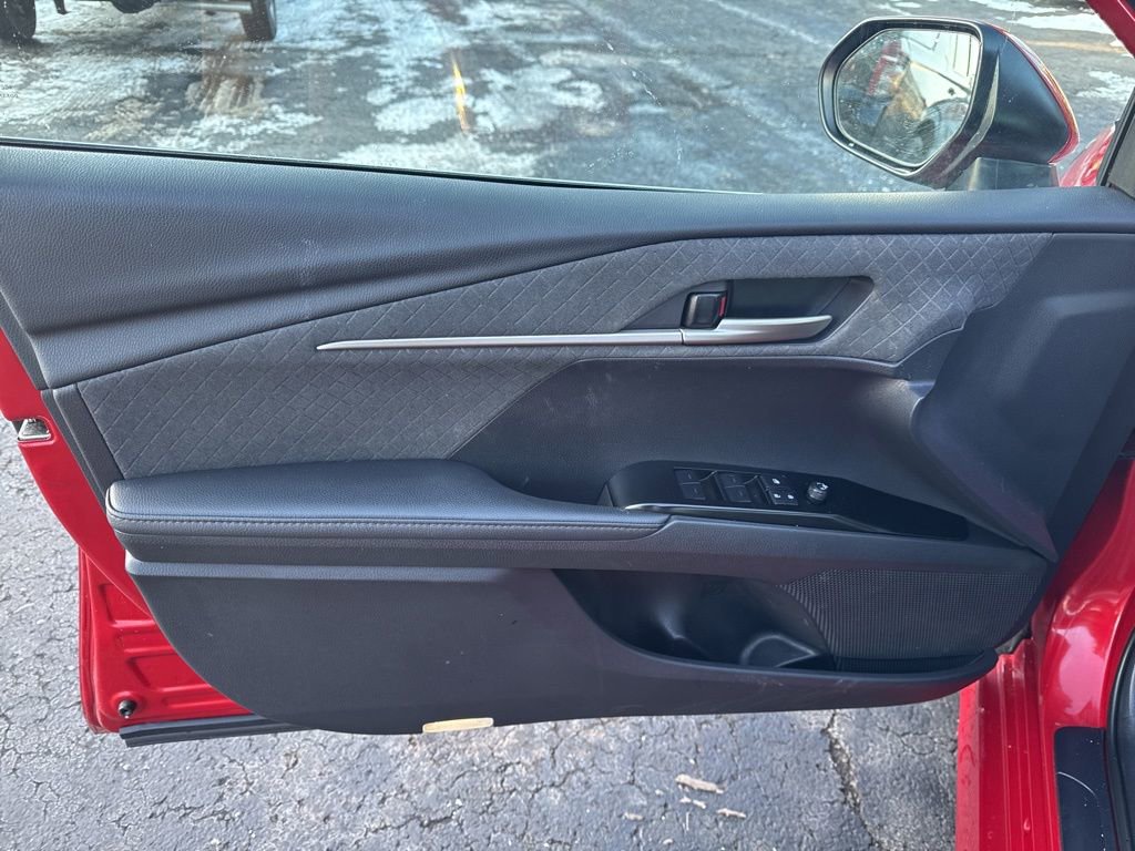 Used 2025 Toyota Camry XLE image 16