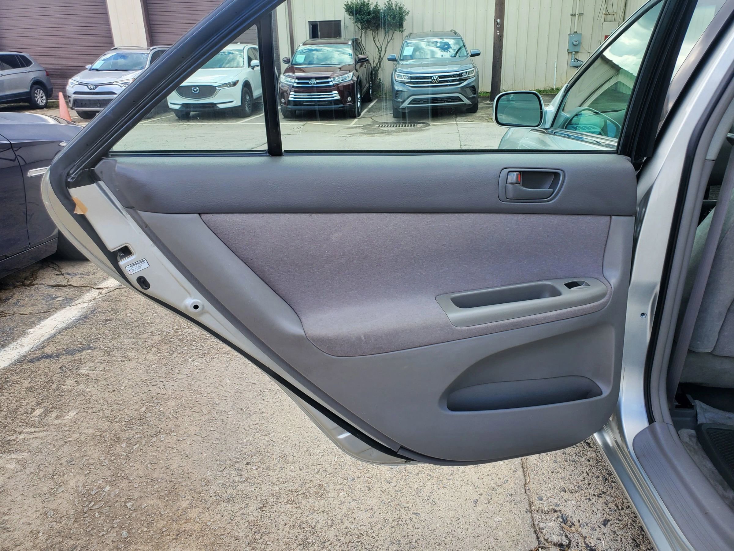 Used 2004 Toyota Camry LE image 16