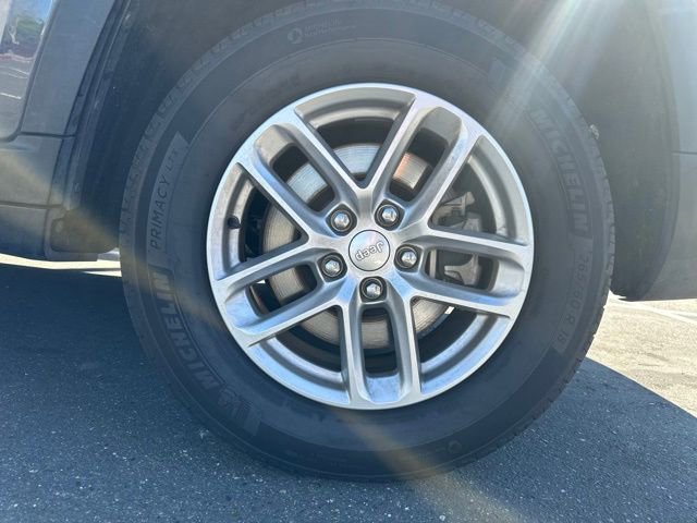 Used 2023 Jeep Grand Cherokee L Laredo image 7