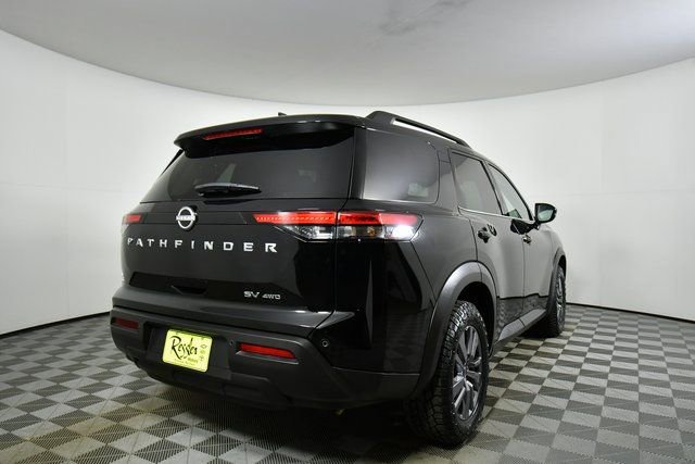 Used 2024 Nissan Pathfinder SV image 11