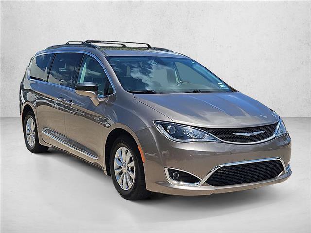 Used 2017 Chrysler Pacifica Touring-L FWD image 3