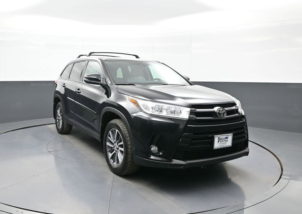 Certified 2019 Toyota Highlander XLE AWD/4WD image 3