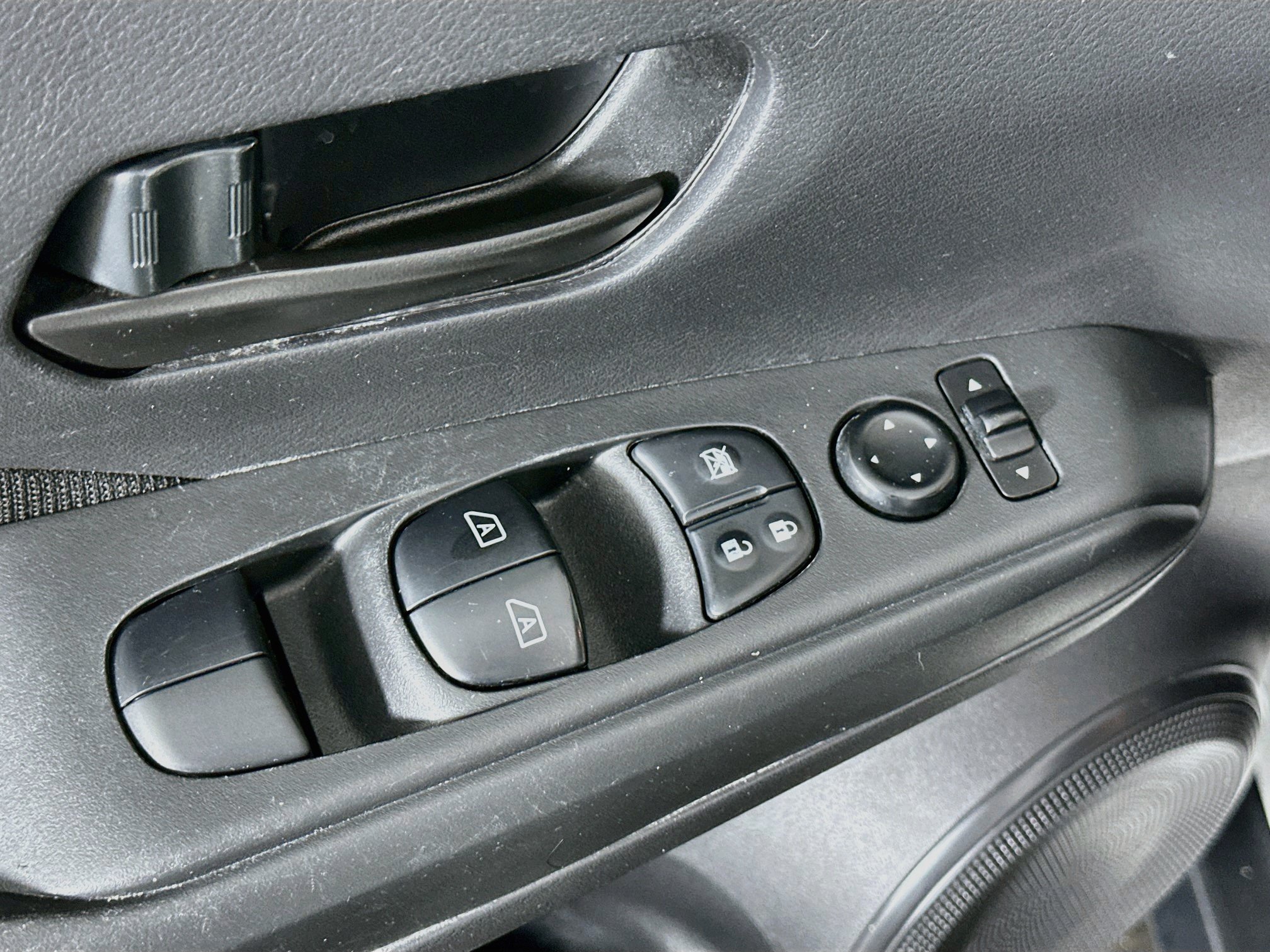 Used 2021 Nissan Kicks S FWD image 15