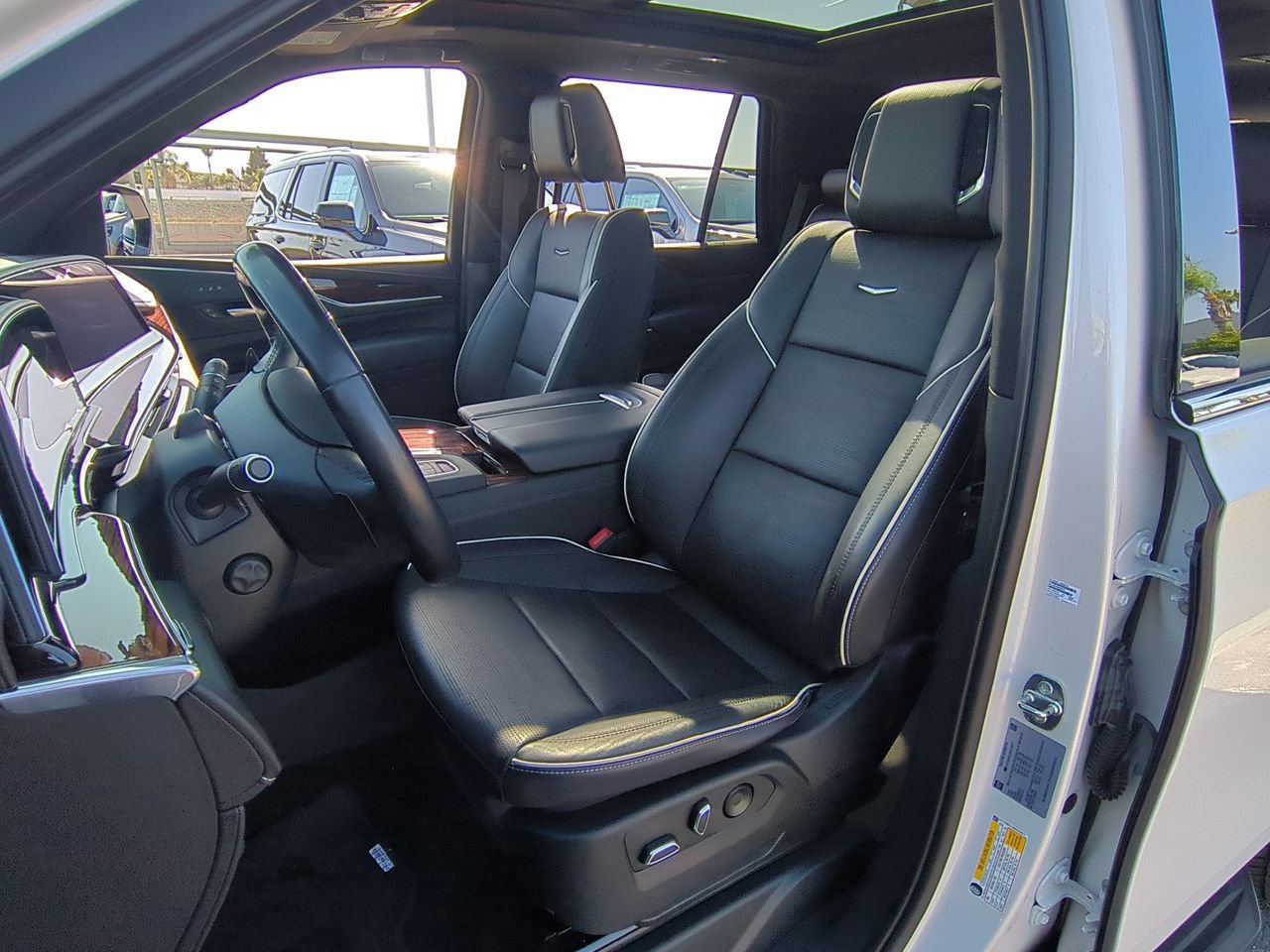 Used 2022 Cadillac Escalade Premium Luxury RWD image 20