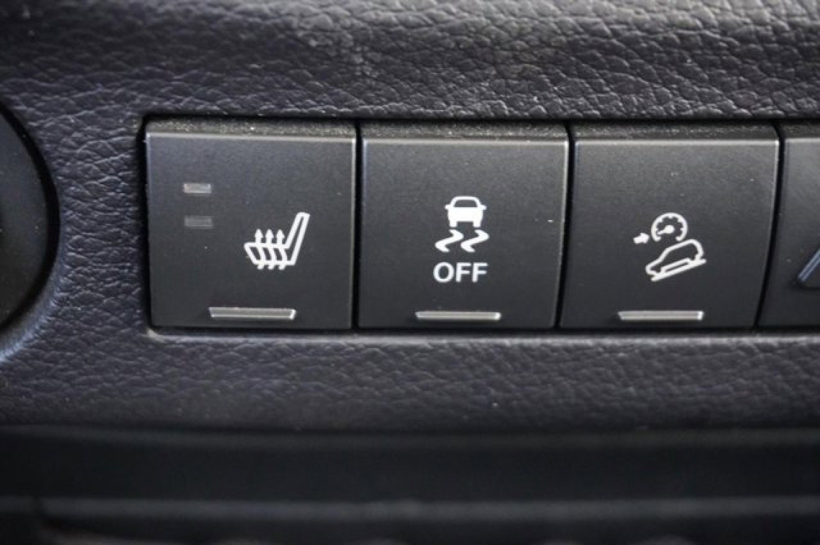 Used 2018 Jeep Wrangler Sahara w/ Connectivity Group image 21