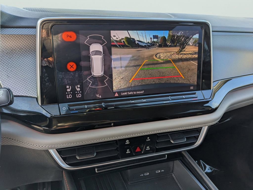 Certified 2025 Volkswagen Atlas Peak Edition SE AWD/4WD image 23