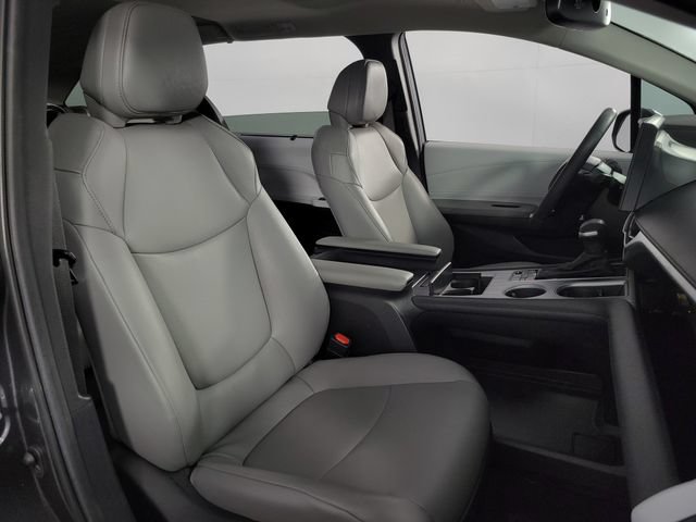 Used 2025 Toyota Sienna XLE FWD image 15