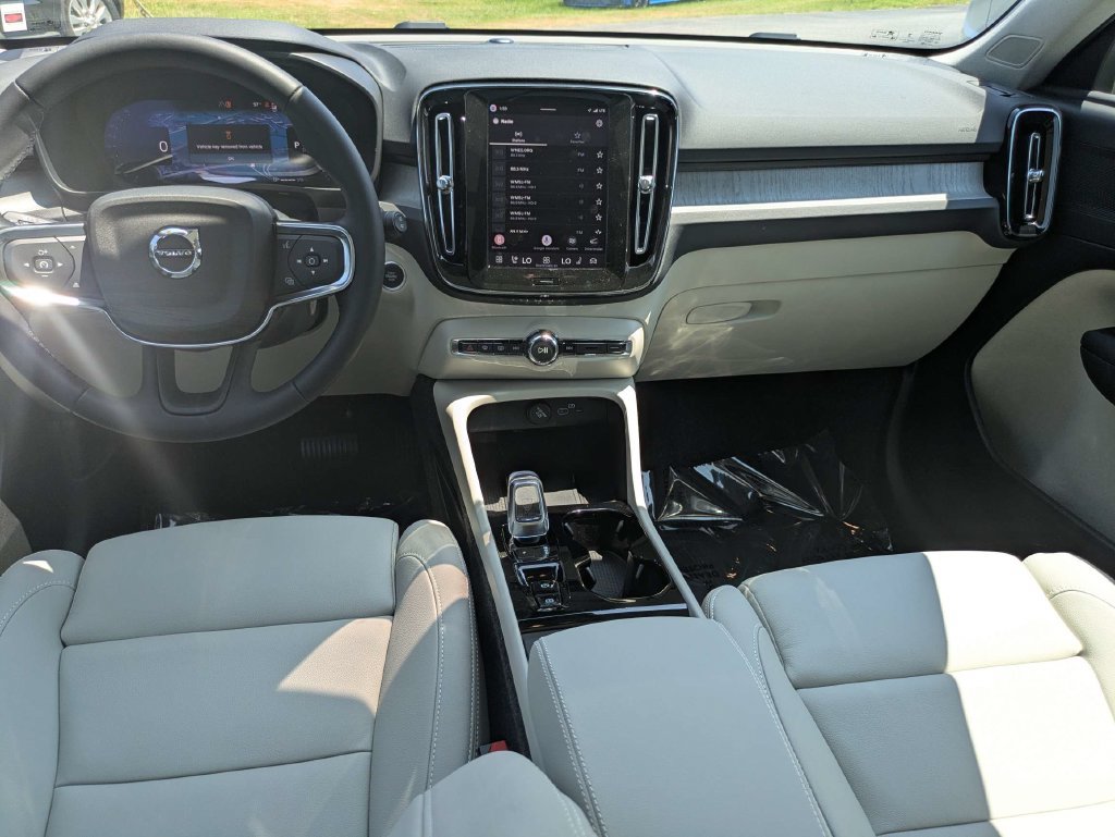 New 2026 Volvo XC40 B5 Plus w/ Protection Package Premier AWD/4WD image 17