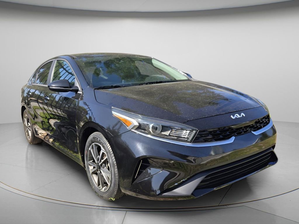 Used 2024 Kia Forte LXS w/ LXS Technology Package FWD image 4