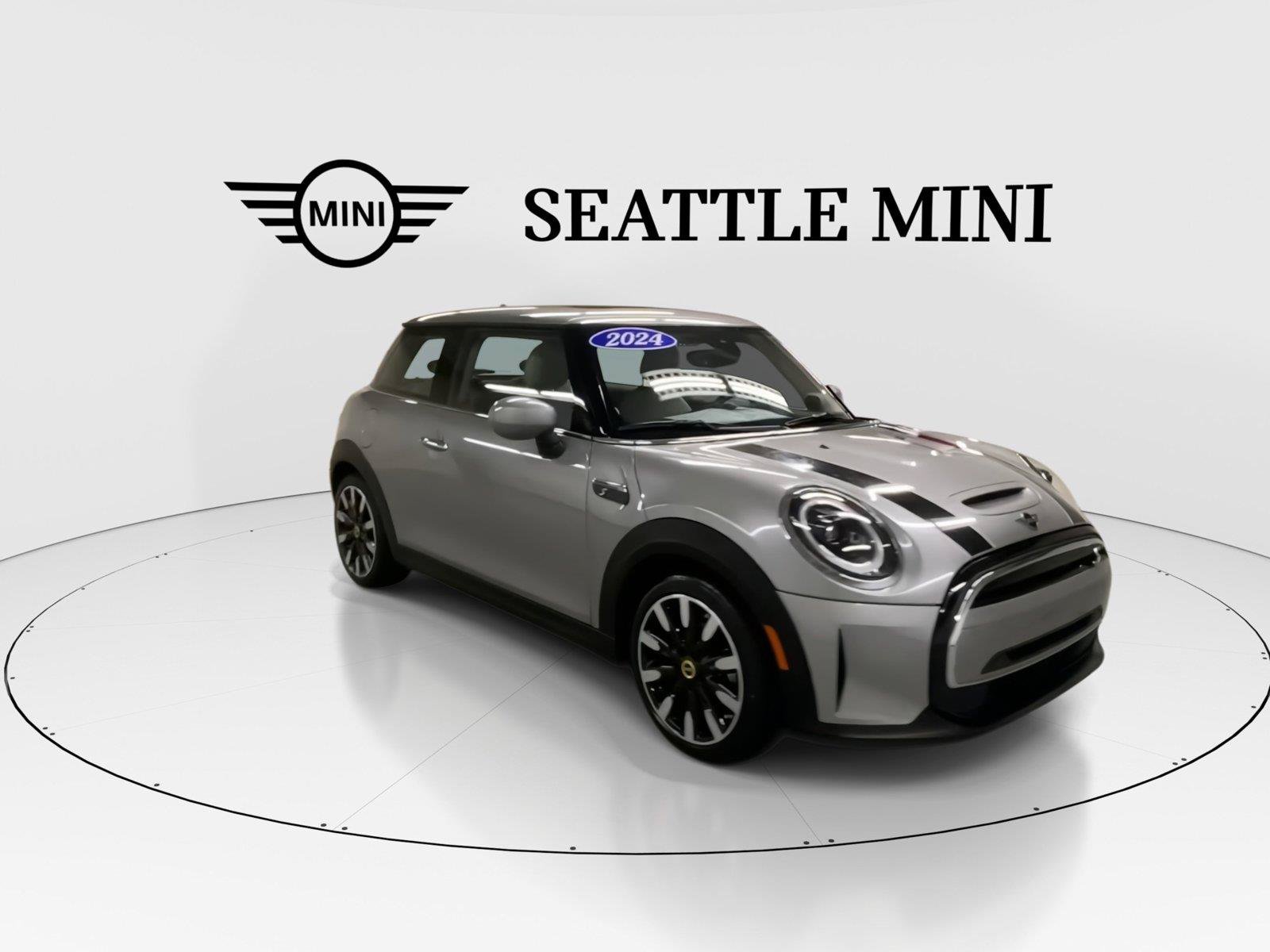 Used 2024 MINI Cooper SE w/ Signature Upholstery Package FWD image 2