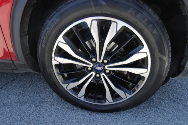 Used 2022 Ford Escape SE w/ SE Sport Appearance Package image 16