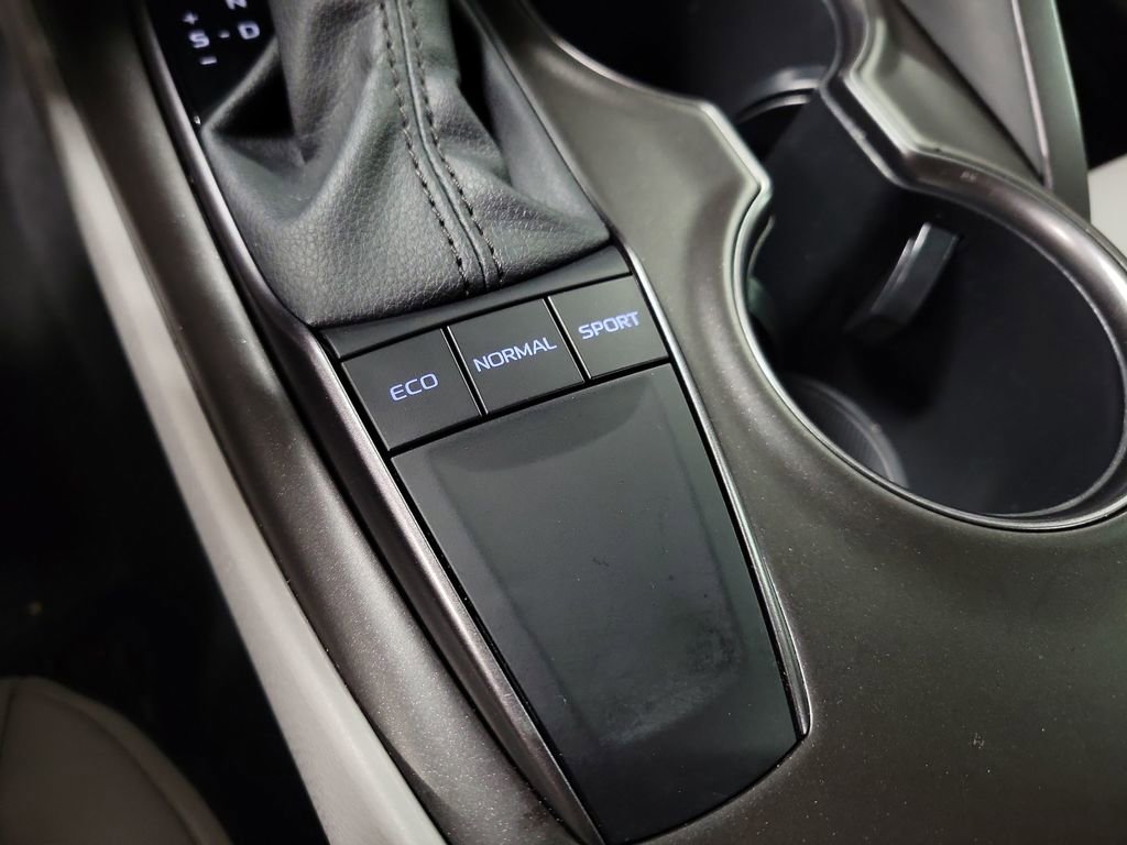 Used 2024 Toyota Camry SE w/ Convenience Package image 16