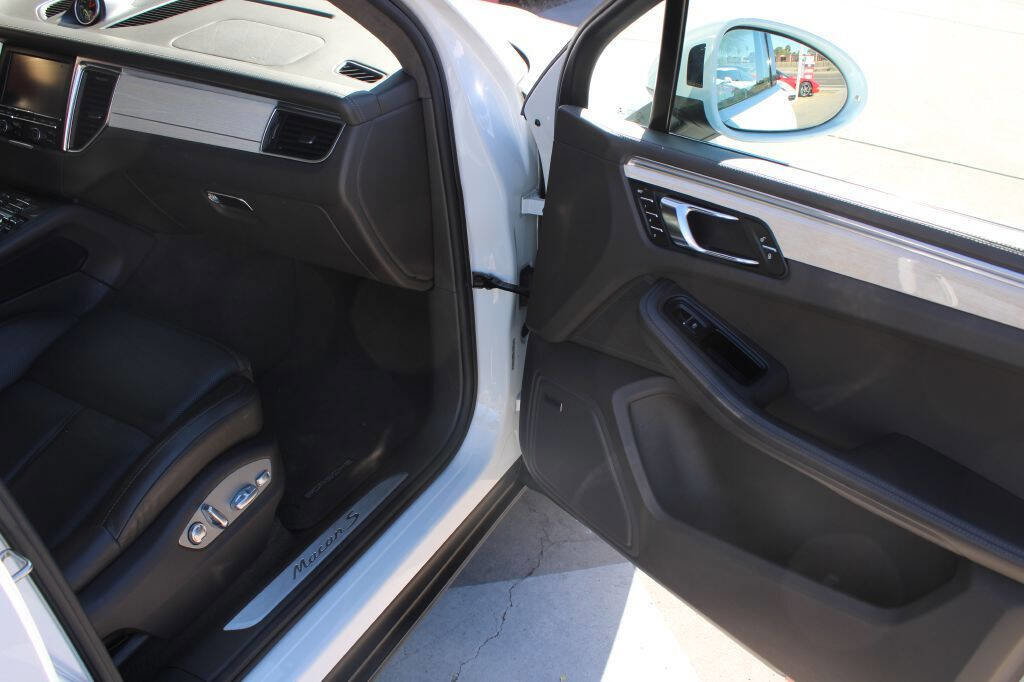 Used 2016 Porsche Macan S image 10