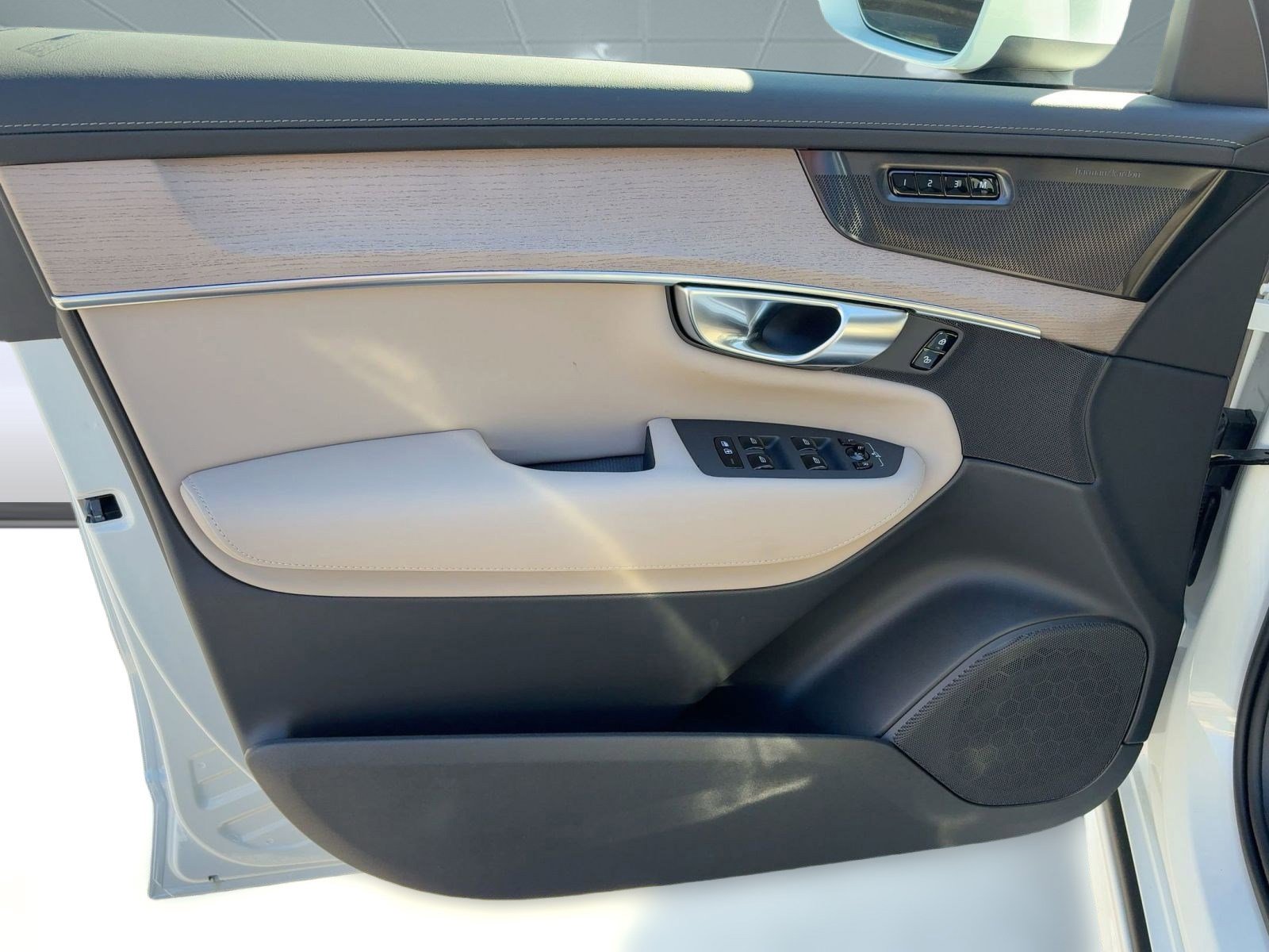 New 2026 Volvo XC90 T8 Plus w/ Protection Package image 21