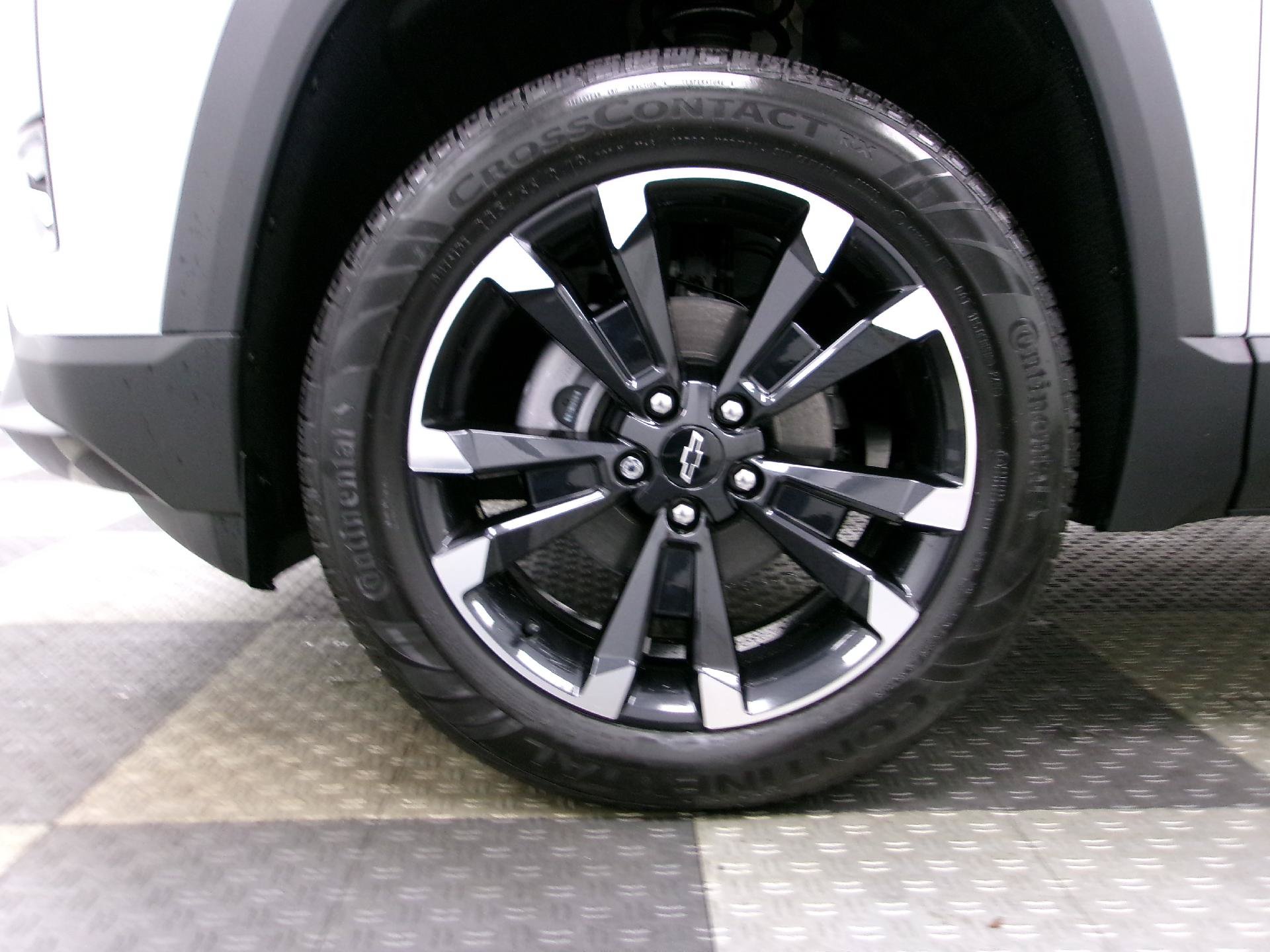 New 2027 Chevrolet Equinox RS w/ Safety and Technology Package FWD image 17