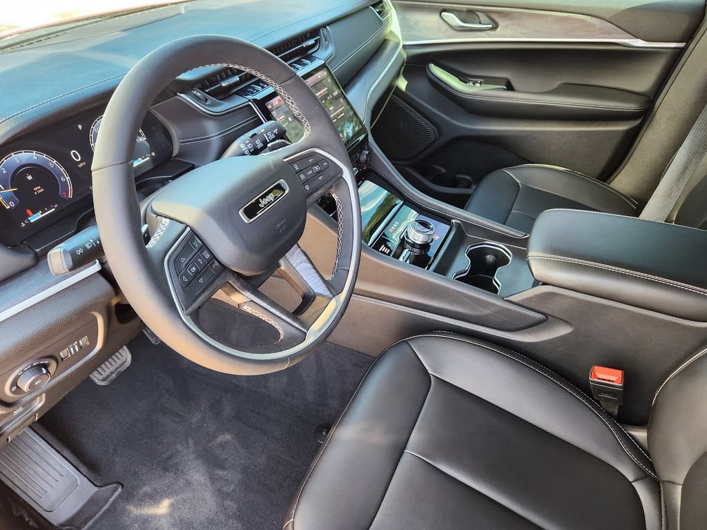 Used 2025 Jeep Grand Cherokee L Limited AWD/4WD image 7