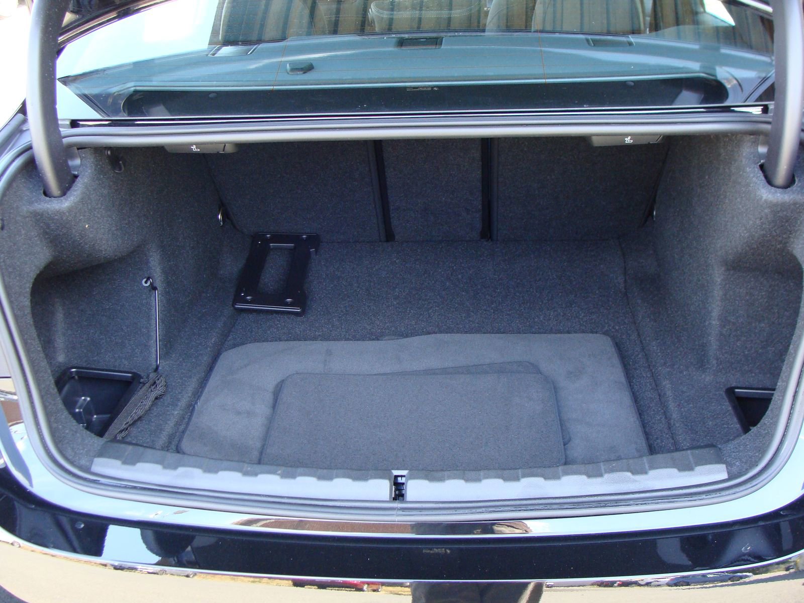 Used 2025 BMW 330i Sedan w/ M Sport Package image 40