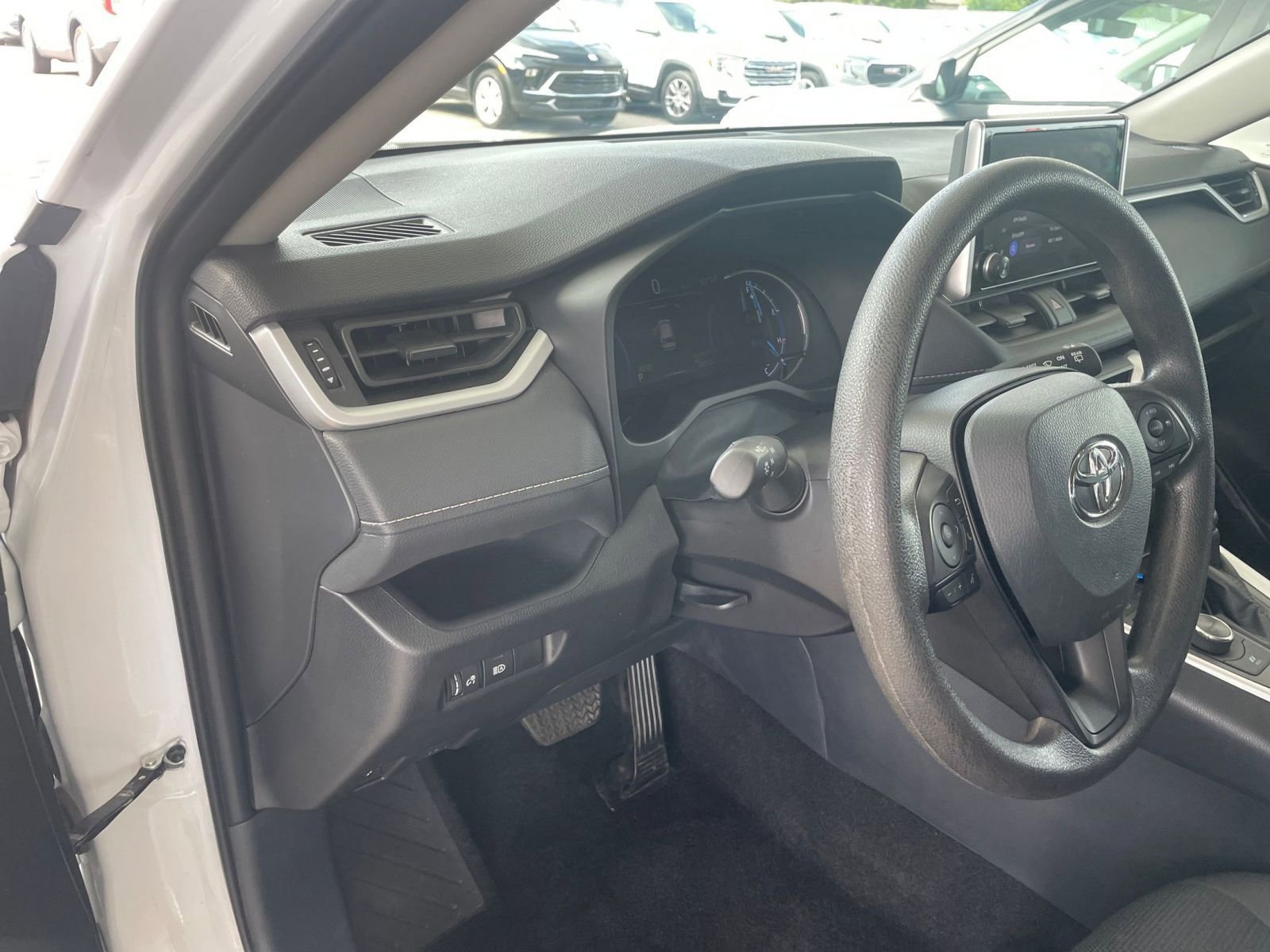 Used 2025 Toyota RAV4 LE image 33