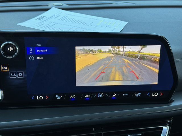 Used 2025 Chevrolet Traverse LT FWD image 17