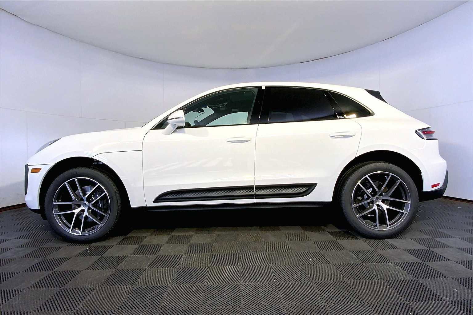 New 2026 Porsche Macan image 2