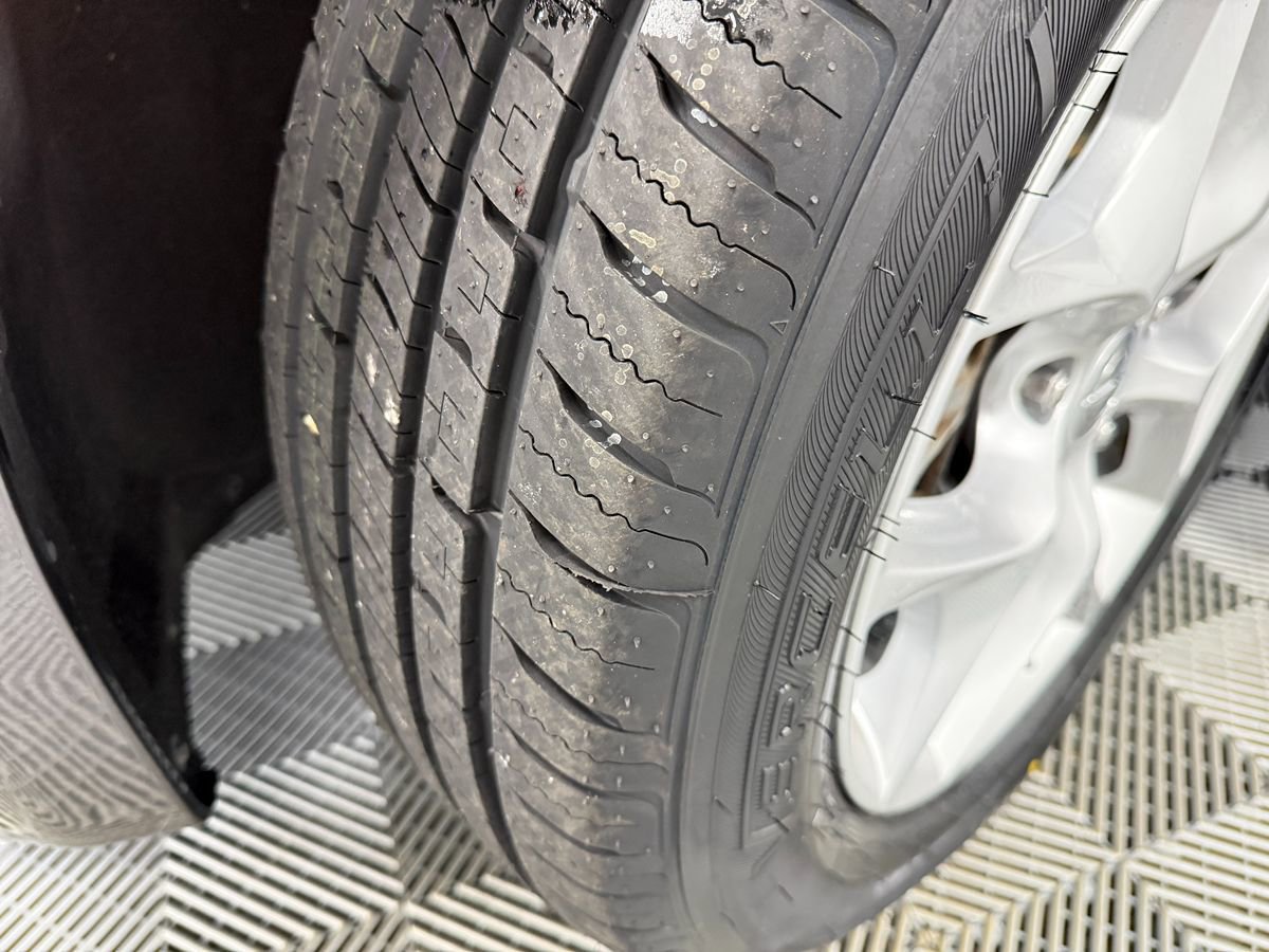 Used 2017 Chrysler Pacifica Touring-L w/ Tire & Wheel Group FWD image 29