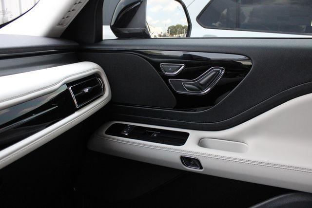 New 2026 Lincoln Aviator AWD image 20