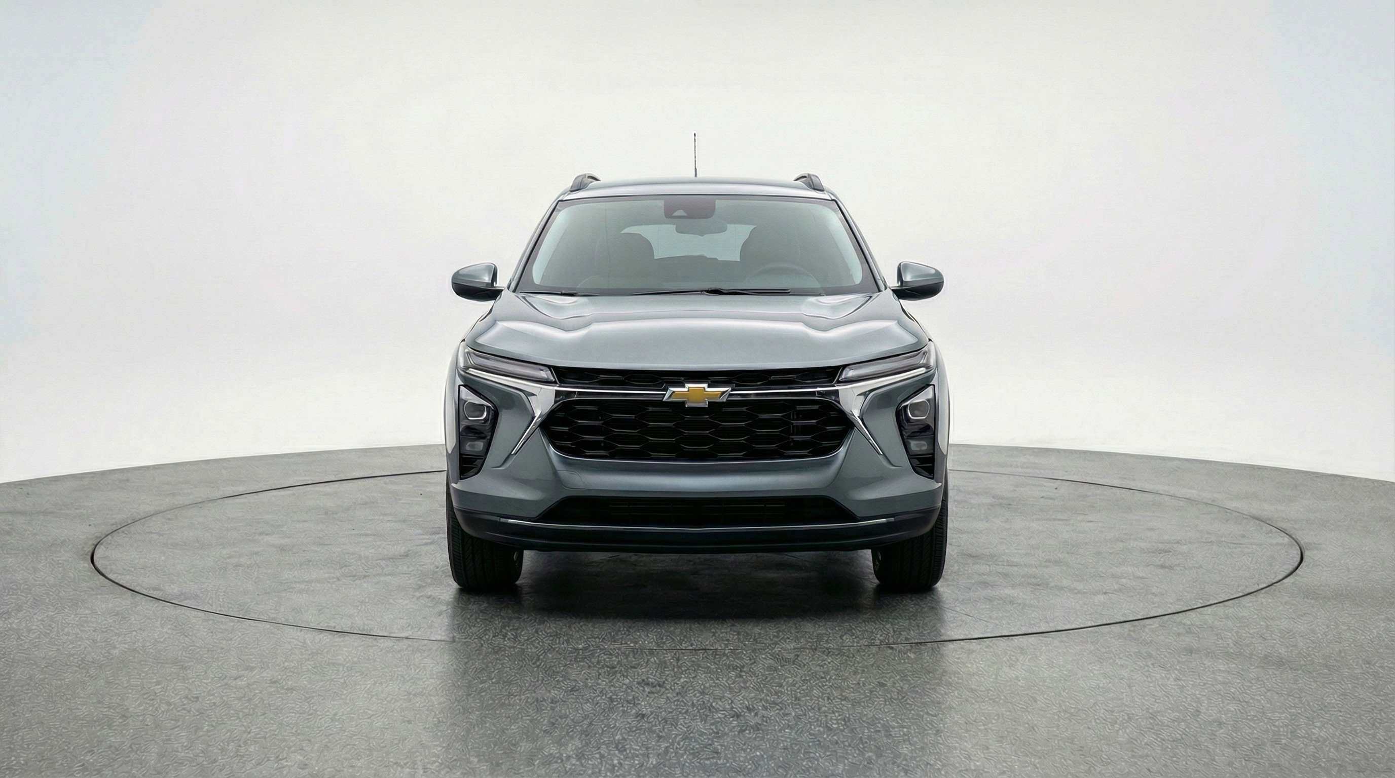 Used 2025 Chevrolet Trax LT image 2