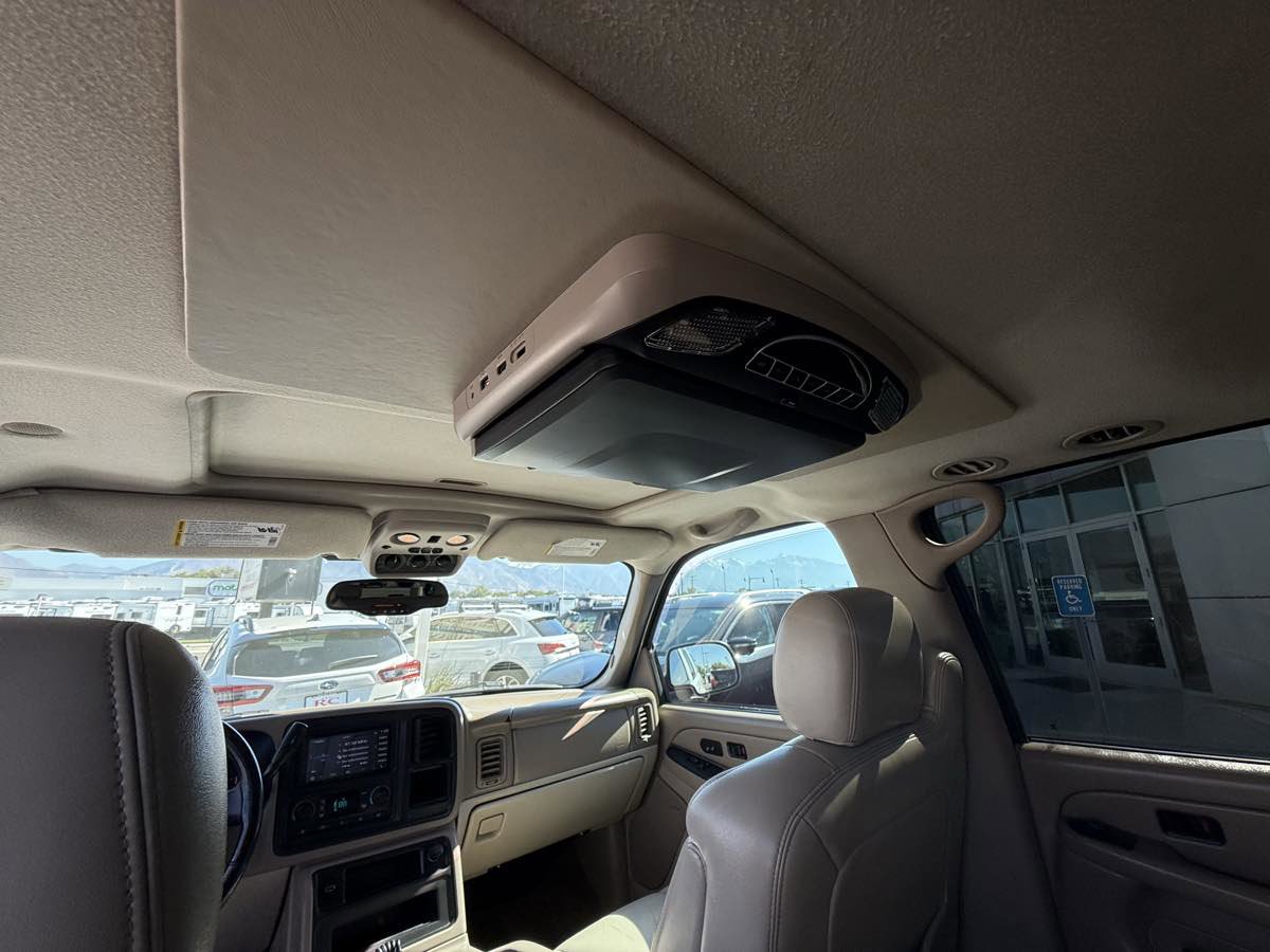 Used 2006 Chevrolet Suburban 2500 LT w/ Preferred Equipment Group image 16