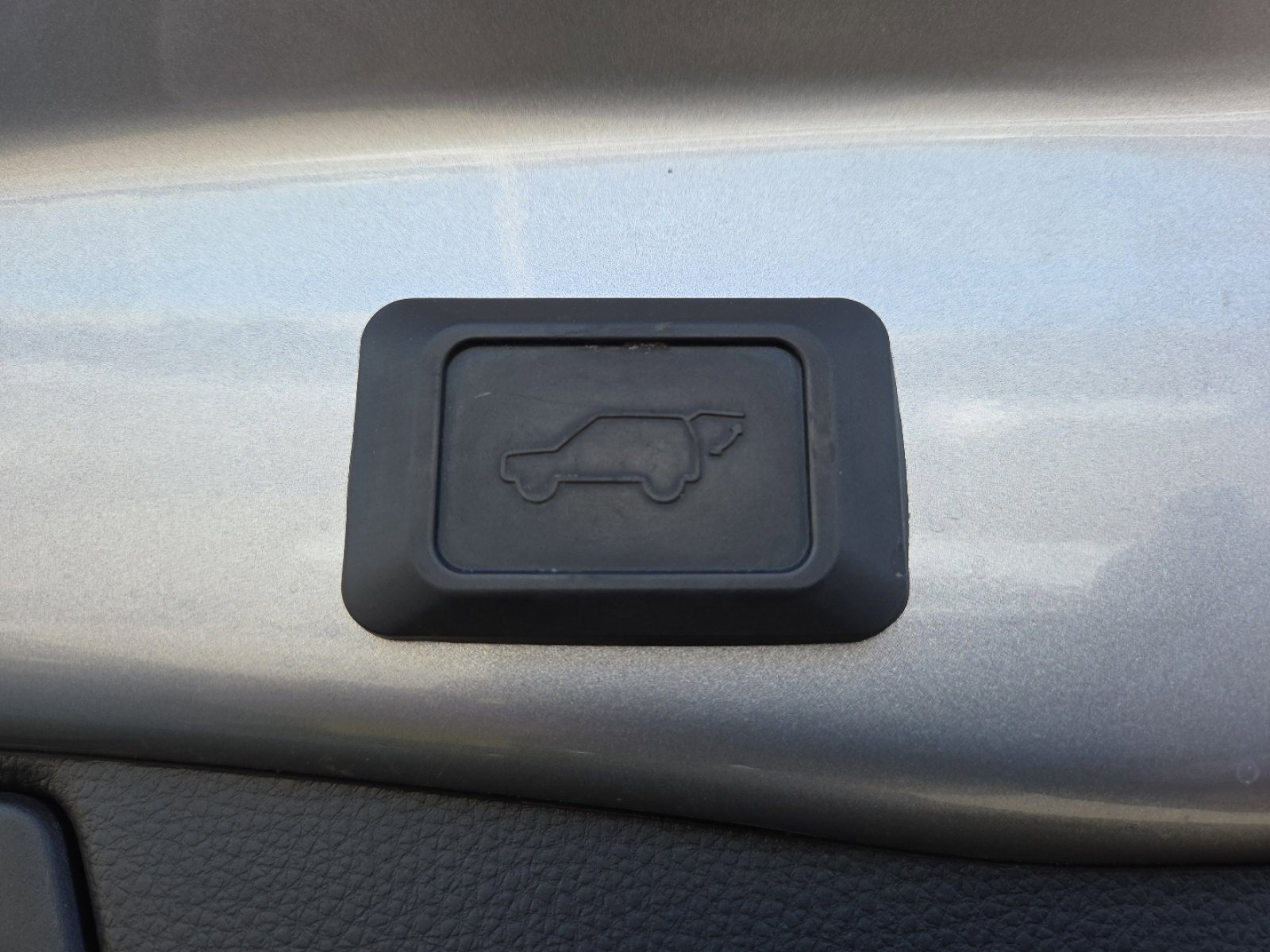 Used 2020 Toyota RAV4 XSE image 19